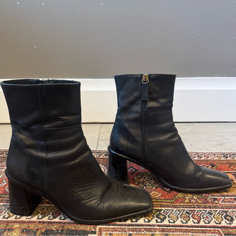 Alohas black leather boot